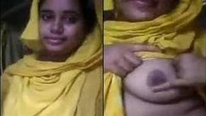 Desi indian Girl Showing Boobs