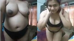 Indian desi Girl Pressing Her Boobs