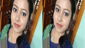 Sexy Boudi Showing Boobs a