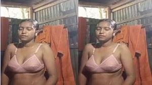 Desi Girl Record Her Bathing Video
