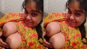 Sexy Desi indian Girl Showing Her Boobs on Video Call