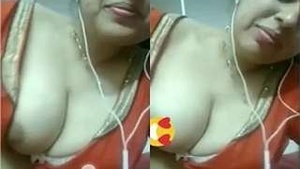 Desi Bhabhi Showing Boobs