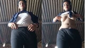 Horny Desi indian Girl Showing Her Boobs Pussy