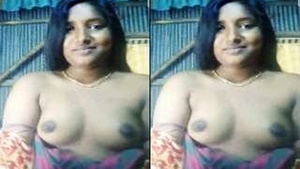 Sexy Desi indian Girl Showing Her Boobs On Video Call