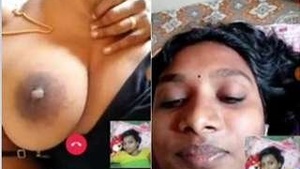 Sexy Desi Girl Showing Boobs on Video Call