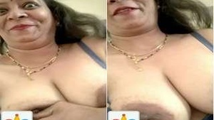 Super Horny Desi Bhabi Showing Boobs on Video Cal