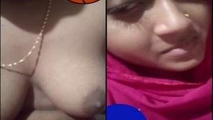 Cute Desi girl Showing Her boobs and Pussy On Video Call