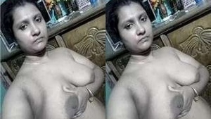 Desi Bhabhi Showing Her Big Boobs and Wet Pussy