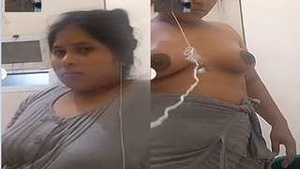 Desi indian Girl Showing her Nude Body On Video Call