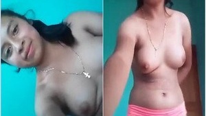 Desi indian girl Showing Boobs