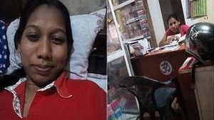 Cute Look Sri Lankan Girl Showing Her Boob and Pussy Fingering On video Call