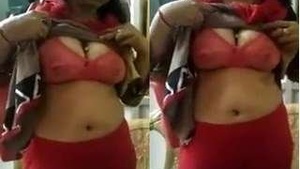 Desi Girl Showing Her Pussy
