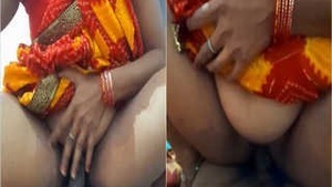 Desi Bhabhi Blowjob and Ridding Dick