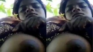 Village Bhabhi Showing Boobs