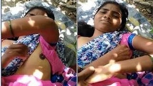 Exclusive Desi Village Bhabhi out Door Romance With her lover