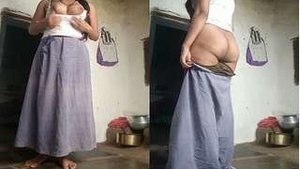 Cute Desi Girl Showing Boobs and Pussy