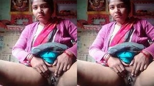 Desi Bhabhi Showing Pussy