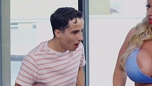 MILF rides in the sludge of vagrancy towards the gym via Exert