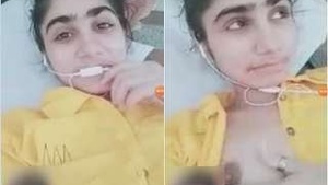 Sexy indian Girl Showing Her Boobs Pussy