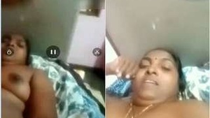 Desi Bhabhi Showing Her Big Boobs