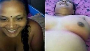 Super Sexy Bhabhi Putting Condom on Lover Dick and Hard Fucked