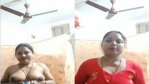 Desi Bhabhi Shows Boobs