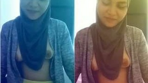 Paki Girl Showing Her Boobs