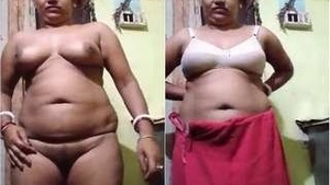 Desi Bhabhi Showing Boobs and Pussy