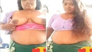 Tamil Bhabhi Showing her Boobs