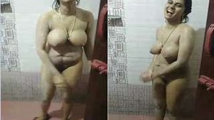 Sexy Desi indian Girl Showing Her Nude body and Fucked