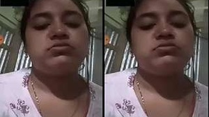 Horny Desi indian Girl Showing Boobs and Fingering On Video Call