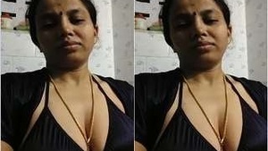 Sexy Bhabhi Record Her Selfie for Lover