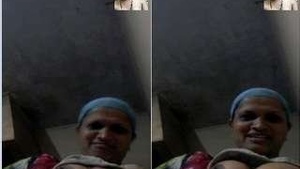 Tamil Aunty Boobs to Lover On Video Call
