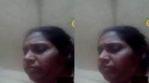 Mallu Bhabhi Showing Boobs