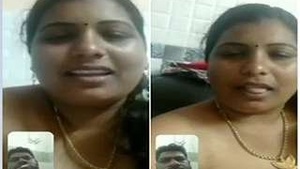 Sexy Bhabhi Showing Boobs