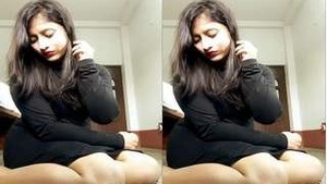 Super Hot Look Desi indian Girl Showing Her Boobs and Pussy Video call