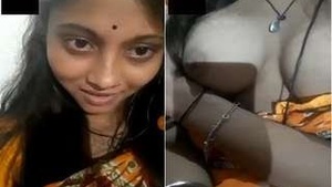 Sexy Bhabhi Shows her Boobs On Video Call