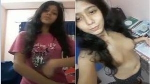 Exclusive Desi indian Girl Showing Boobs to Lover