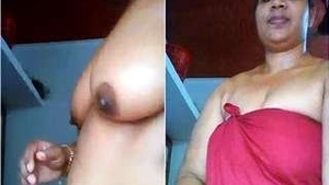 Desi Mallu Bhabhi Showing Her Big Boobs