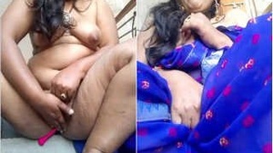 Sexy Desi Bhabhi Shows Her Nude Body
