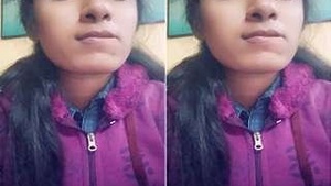 Cute look Desi indian Girl Record her Nude Selfie For Lover