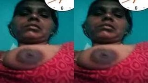 Desi Aunty Showing Boobs on Video Call