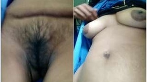 Horny Desi Bhabhi Showing Her Boobs Pussy
