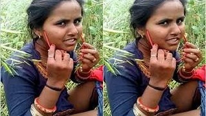 Desi Village Randi Shows Pussy