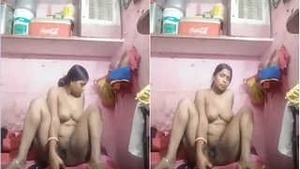 Desi Bhabhi Shows Boobs and Masturbating