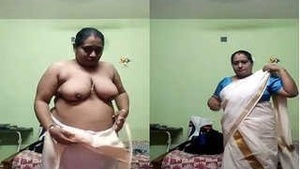 Bhabhi Shows Boobs