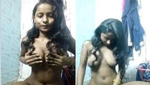 Cute Desi Girl Showing Boobs and Fingerring