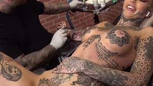 Amber Luke masturbates to the measurement of getting a tattoo