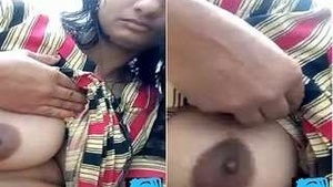 Sexy Desi indian Girl Showing Boobs On Video Call