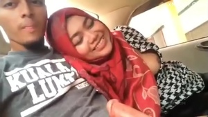 Tudung viral main kat mobil terbaru malay sex in car